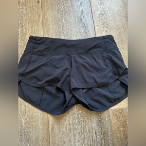 Lululemon Hotty Hot Low-Rise Lined Short 2.5" |